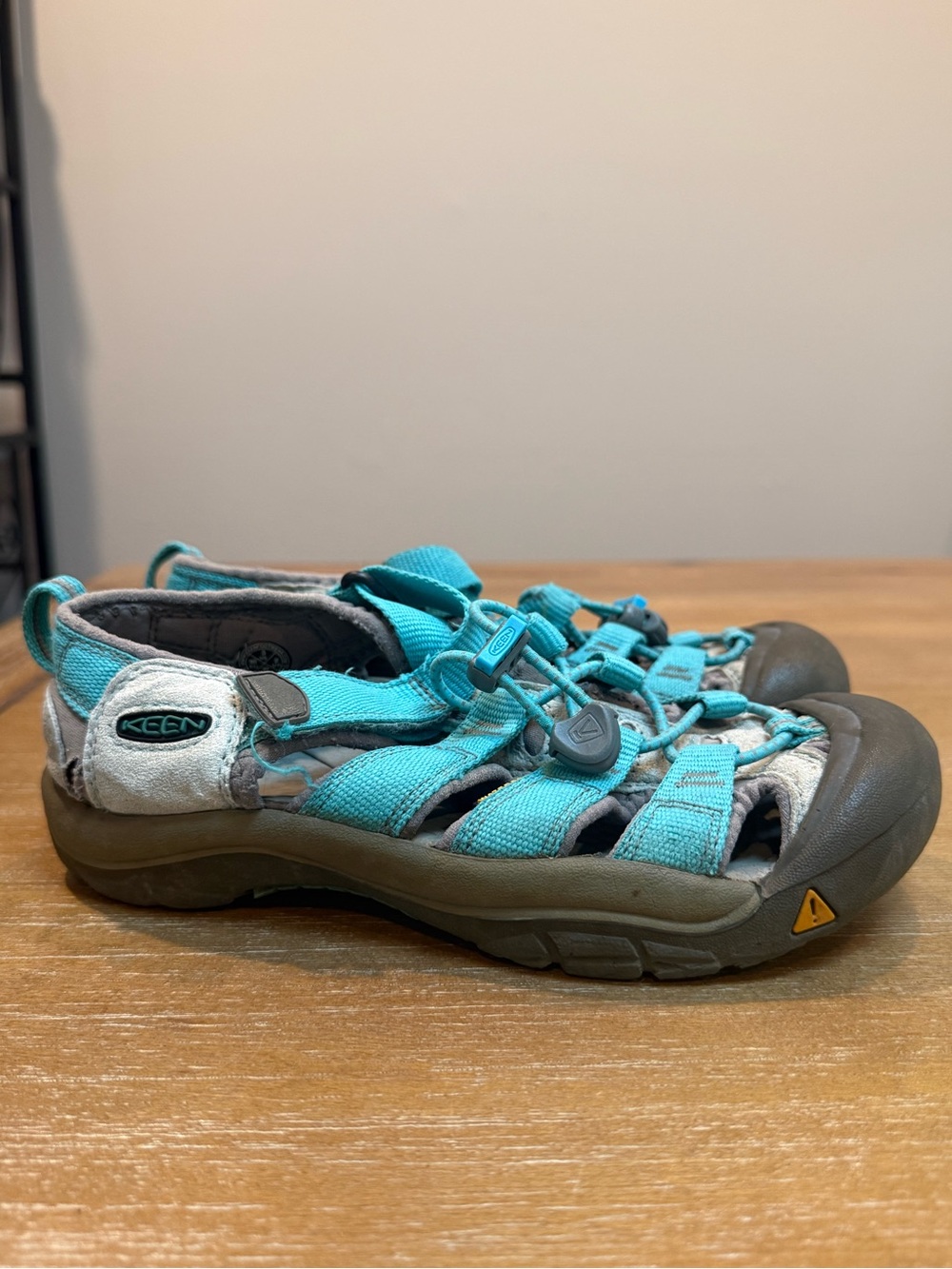 Keen Kids Newport‎ H2 Water Outdoor Hiking Shoe Washable Teal Size 3 *Flaw*